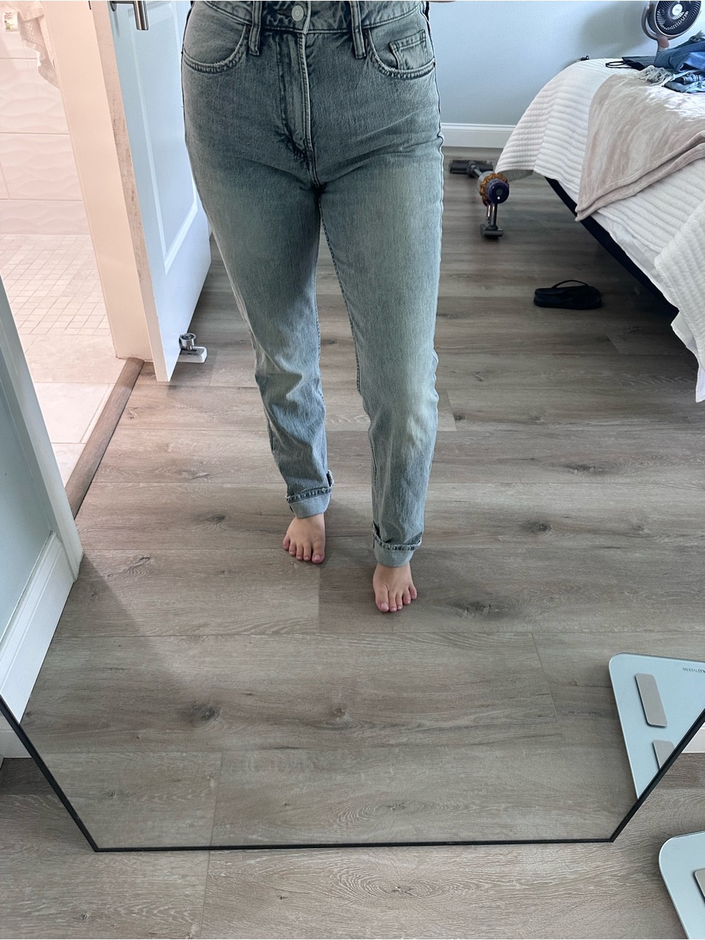 H&M women’s light wash jeans